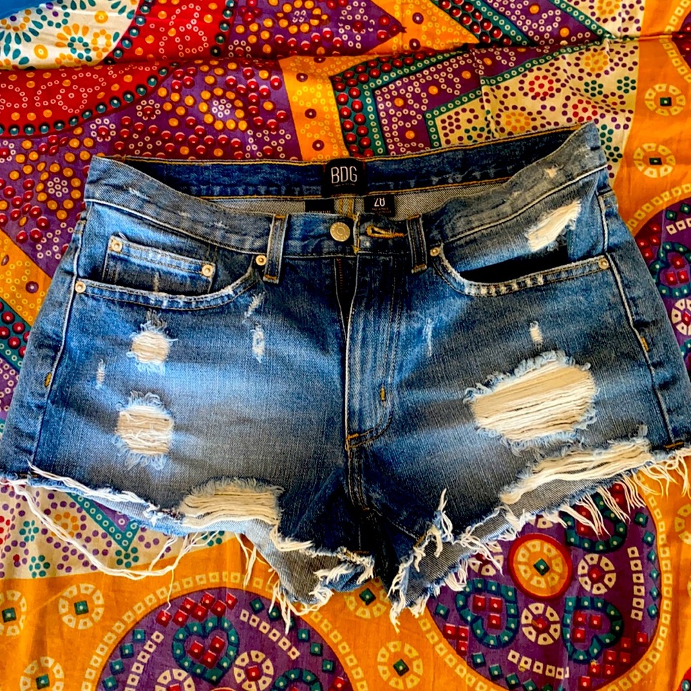 BDG mid-rise Jean shorts size 28